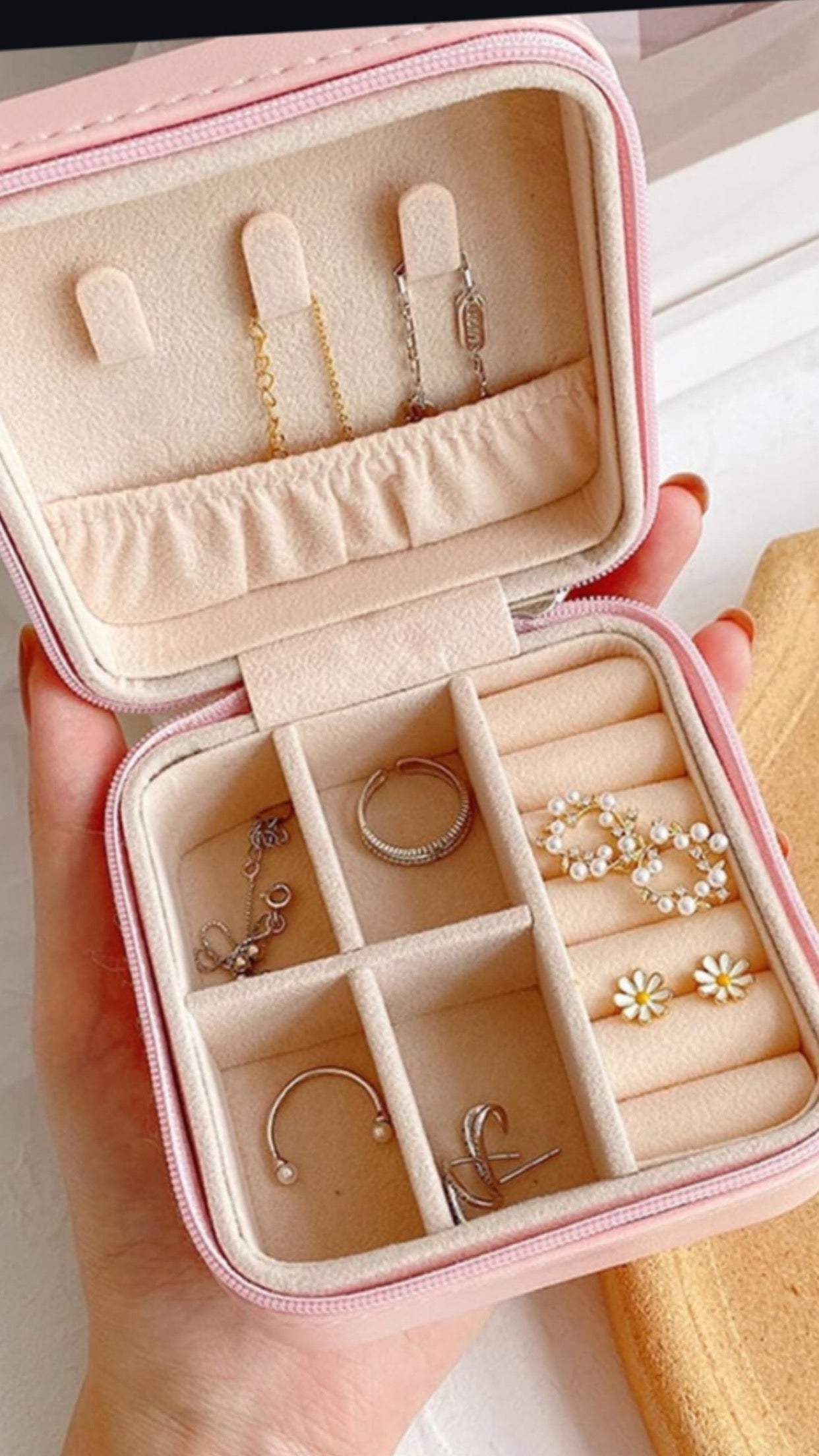 Mini portable jewellery leather organizer