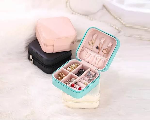 Mini portable jewellery leather organizer