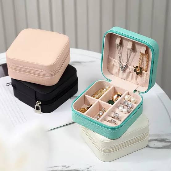 Mini portable jewellery leather organizer